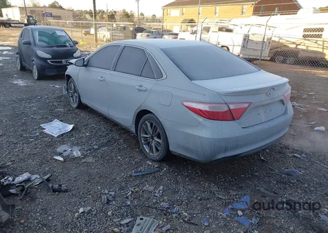 2017 Toyota Camry Le/Xle/Se/Xse z USA, uszkodzony, nr VIN 4T1BF1FK0HU674963